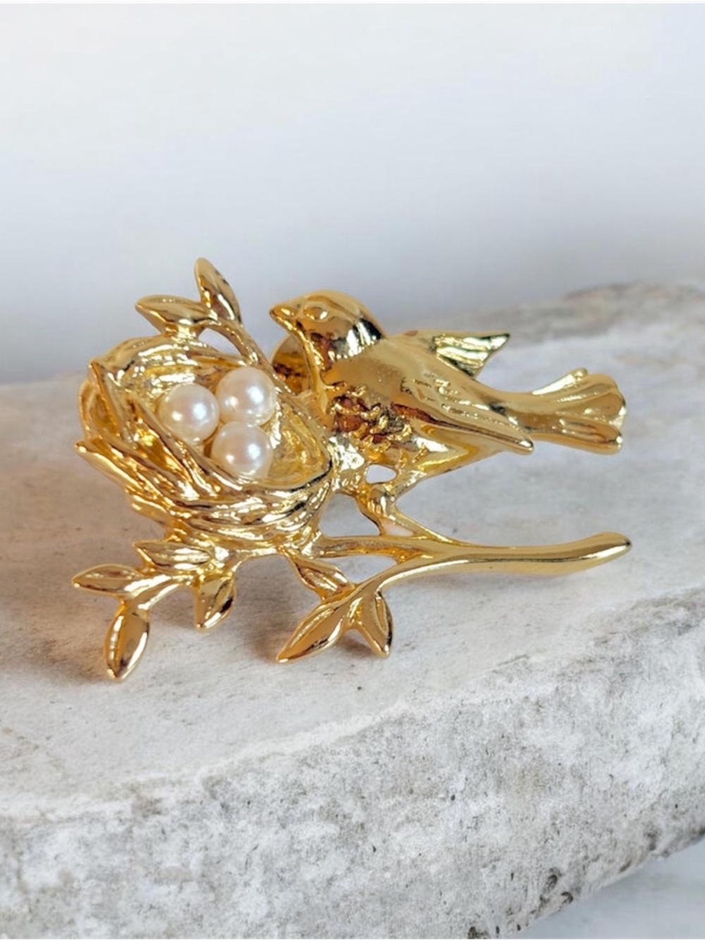 Vintage Avon 1992 Mother’s Love Bird Nest Brooch Gold Pearl Eggs Figural NIB